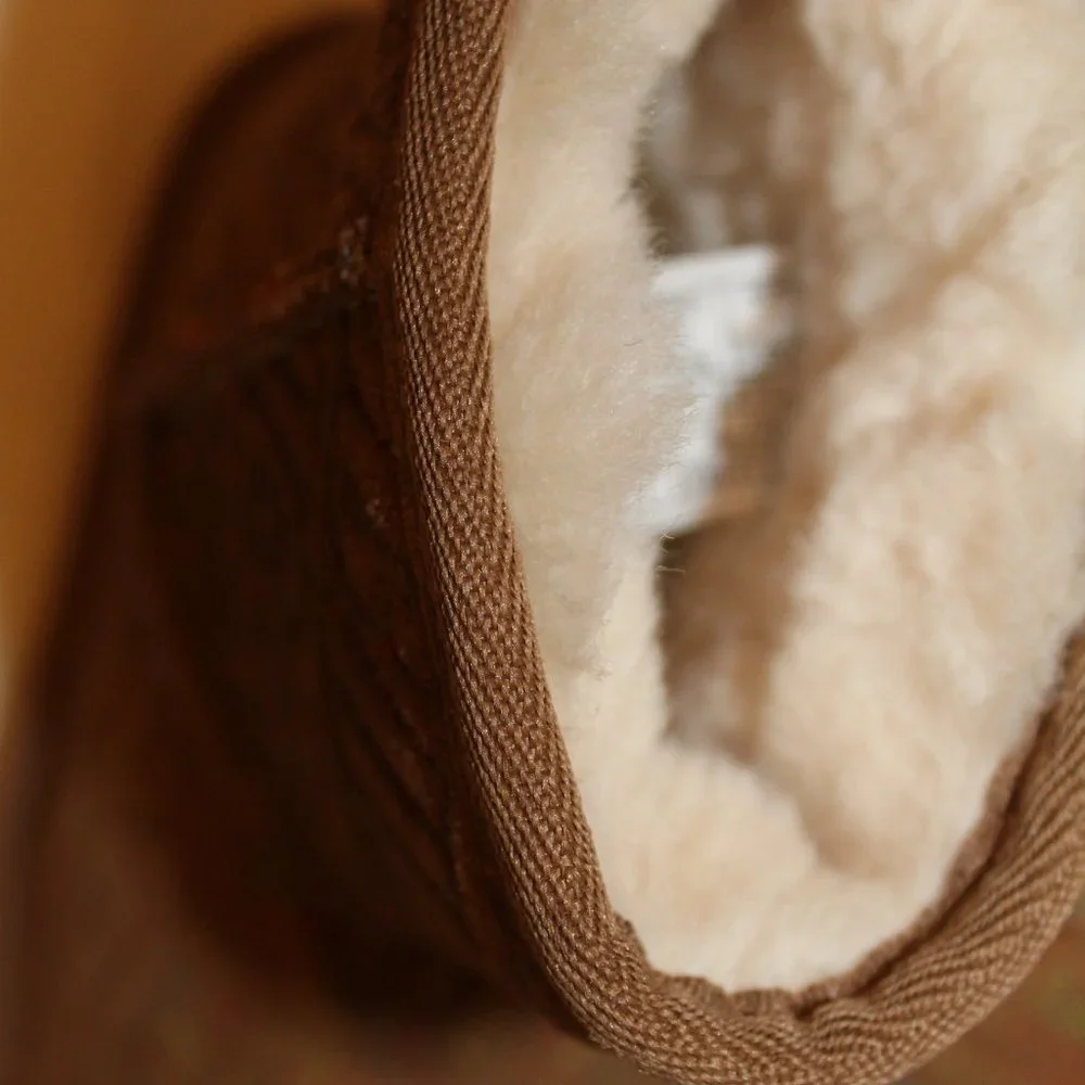 NIB UGG GIRL'S CLASSIC SHORT‎ GRAPHIC STITCH LOGO WINTER BOOTS CHESTNUT